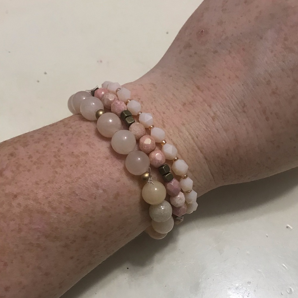 NWOT light pink stretch bracelet stack